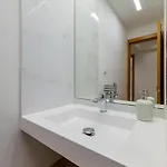 Olivais Spacious Near Airport *