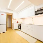 Apartment Olivais Spacious Near Airport *