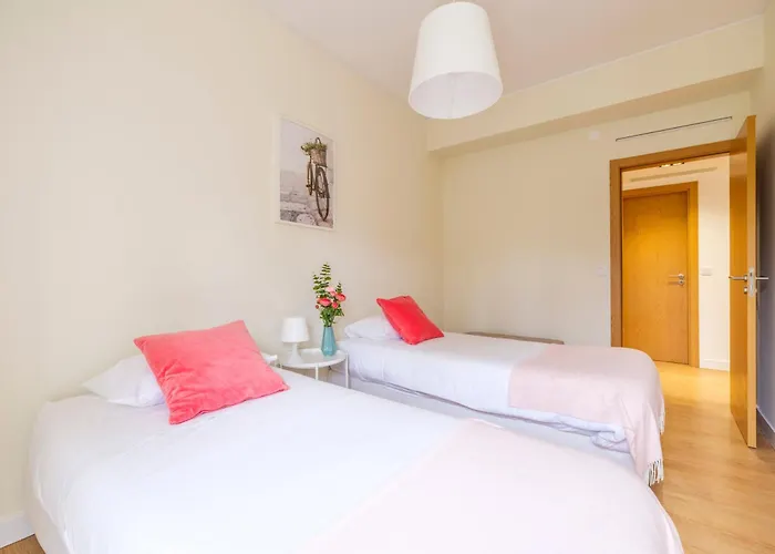 Appartamento Olivais Spacious Near Airport *