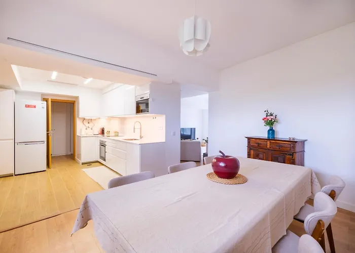 Olivais Spacious Near Airport Lisbona