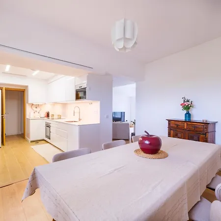Olivais Spacious Near Airport Lisbona