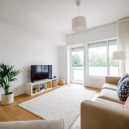 Olivais Spacious Near Airport شقة