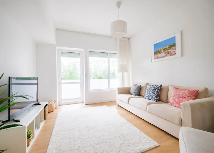 Olivais Spacious Near Airport * Lissabon